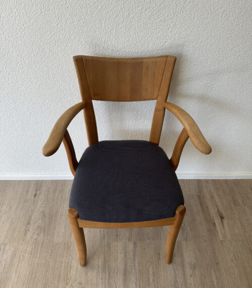Team 7 Armlehnstuhl aus Buchenholz mit gepolsterter Sitzfläche