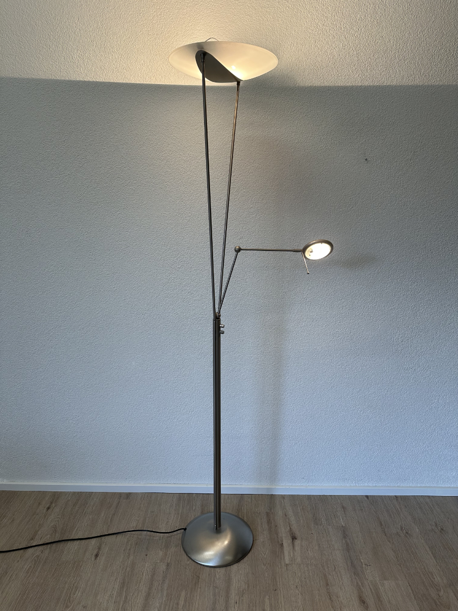 Vintage Metall Deckenfluter mit satiniertem Glasschirm und Lesearm