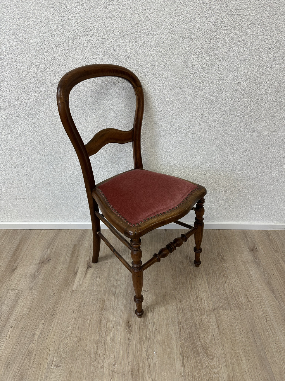 Vintage Gründerzeit-Stil Holzstühle mit rotem Polstersitz – Bild 3