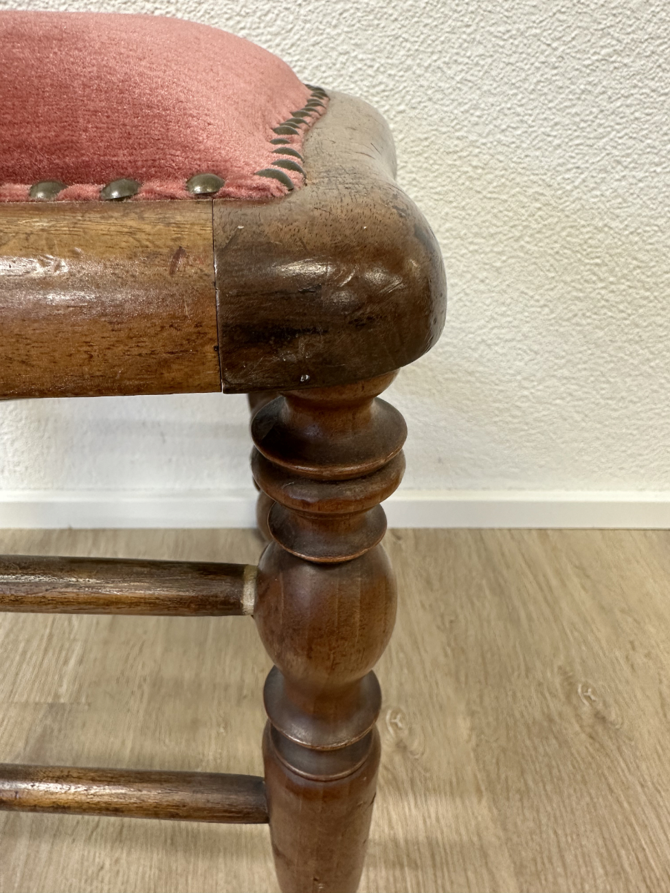 Vintage Gründerzeit-Stil Holzstühle mit rotem Polstersitz – Bild 7