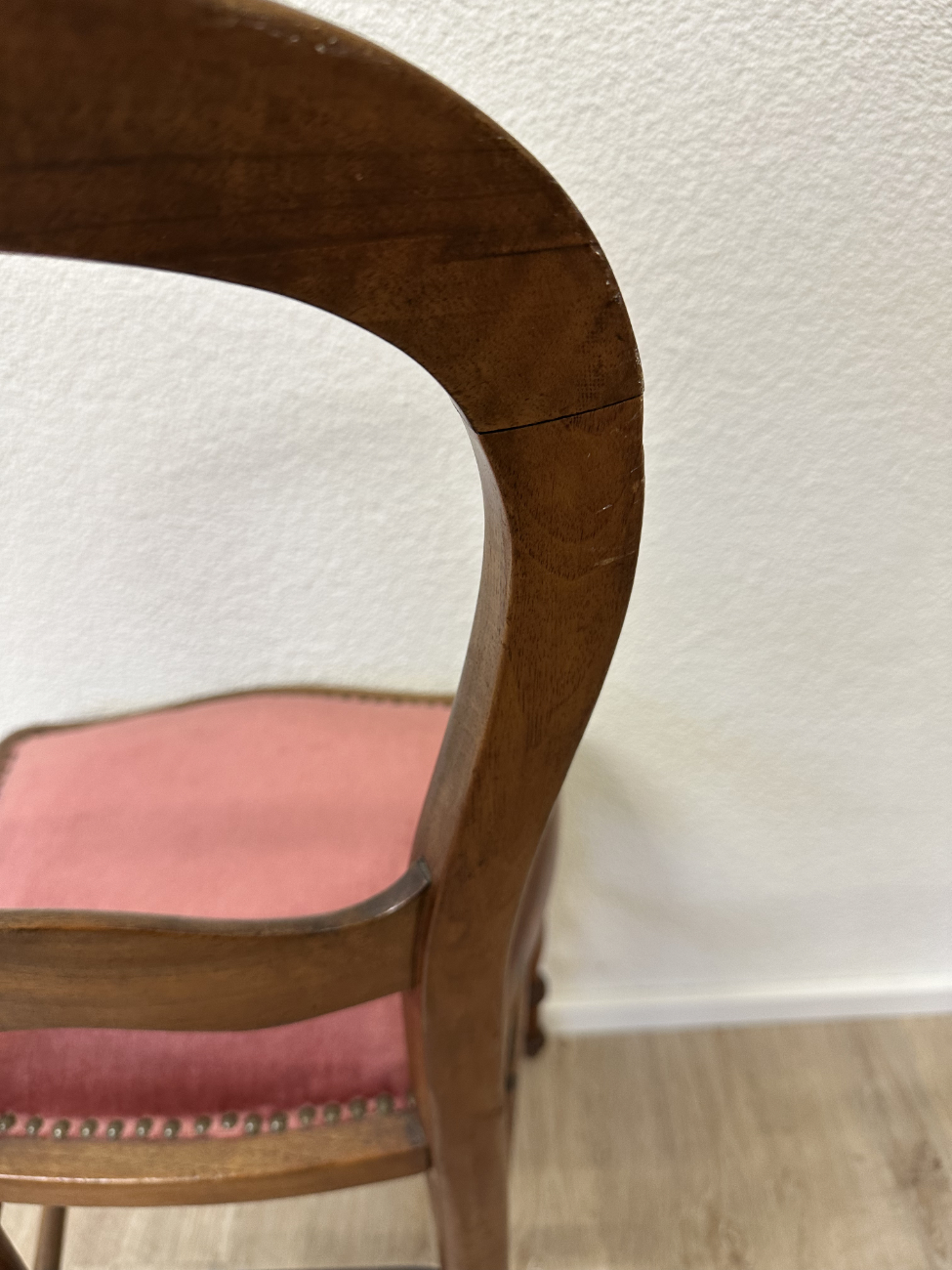 Vintage Gründerzeit-Stil Holzstühle mit rotem Polstersitz – Bild 8