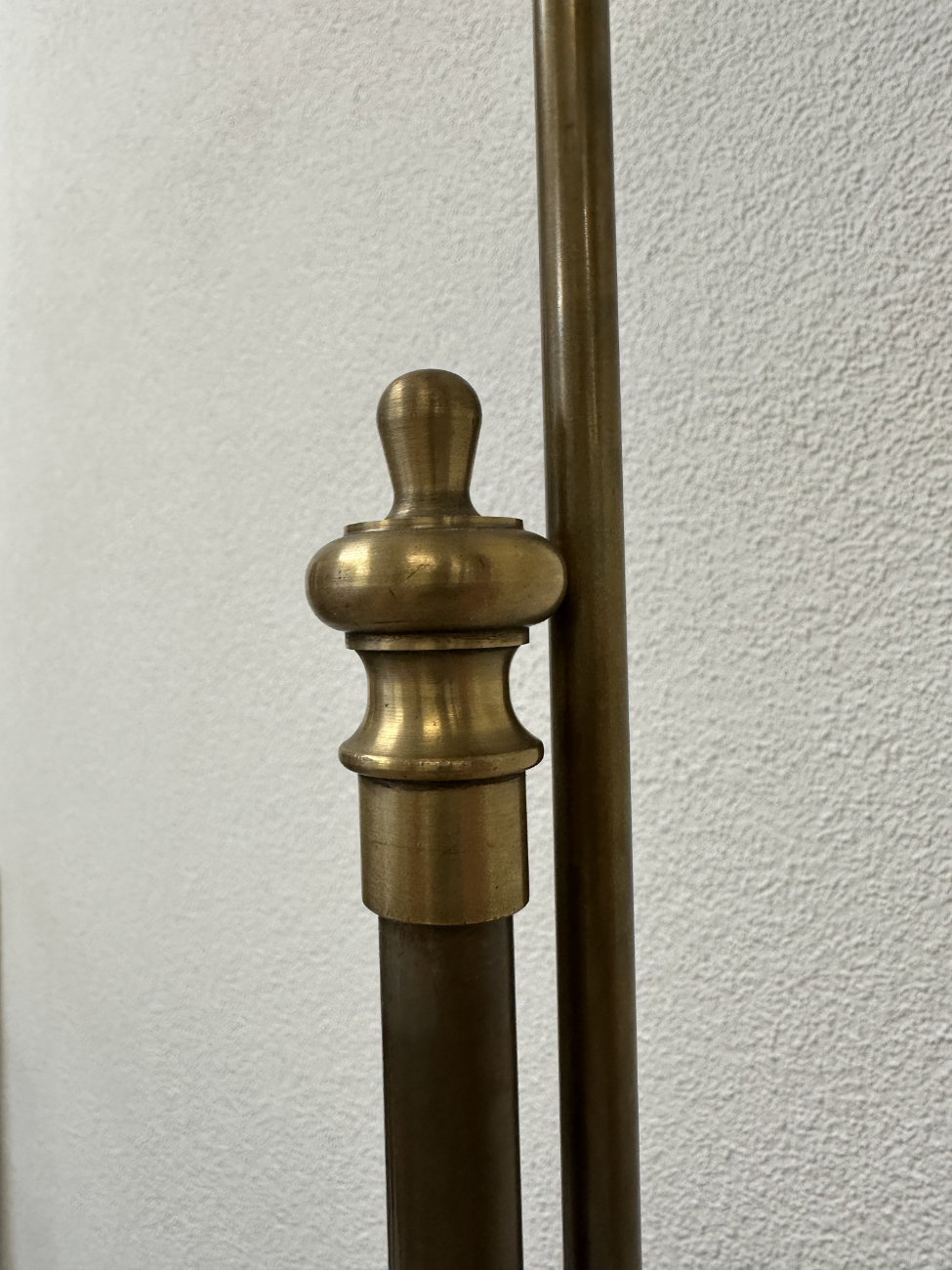 Messing Deckenfluter mit Opalglas und Leseleuchte, 2 Fuss-Schalter – Bild 7