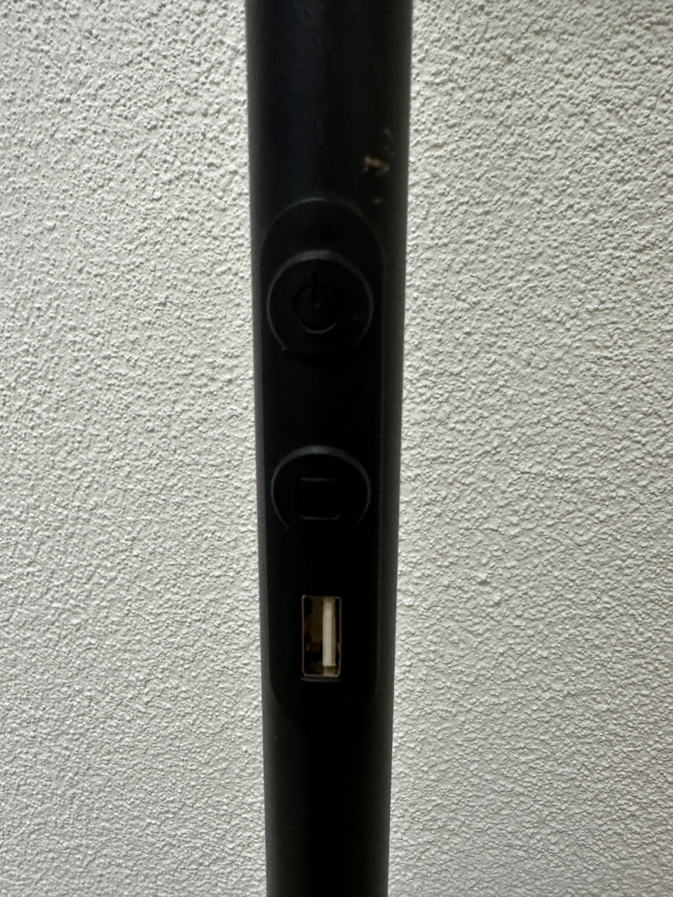 Moderne LED Stehleuchte mit Uplight Ring und USB Anschluss – Bild 3