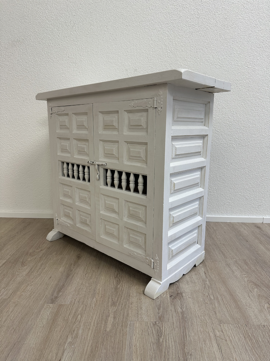 Vintage Spanische Kommode in Weiss mit 2 Türen und 3 Ablageböden – Bild 2