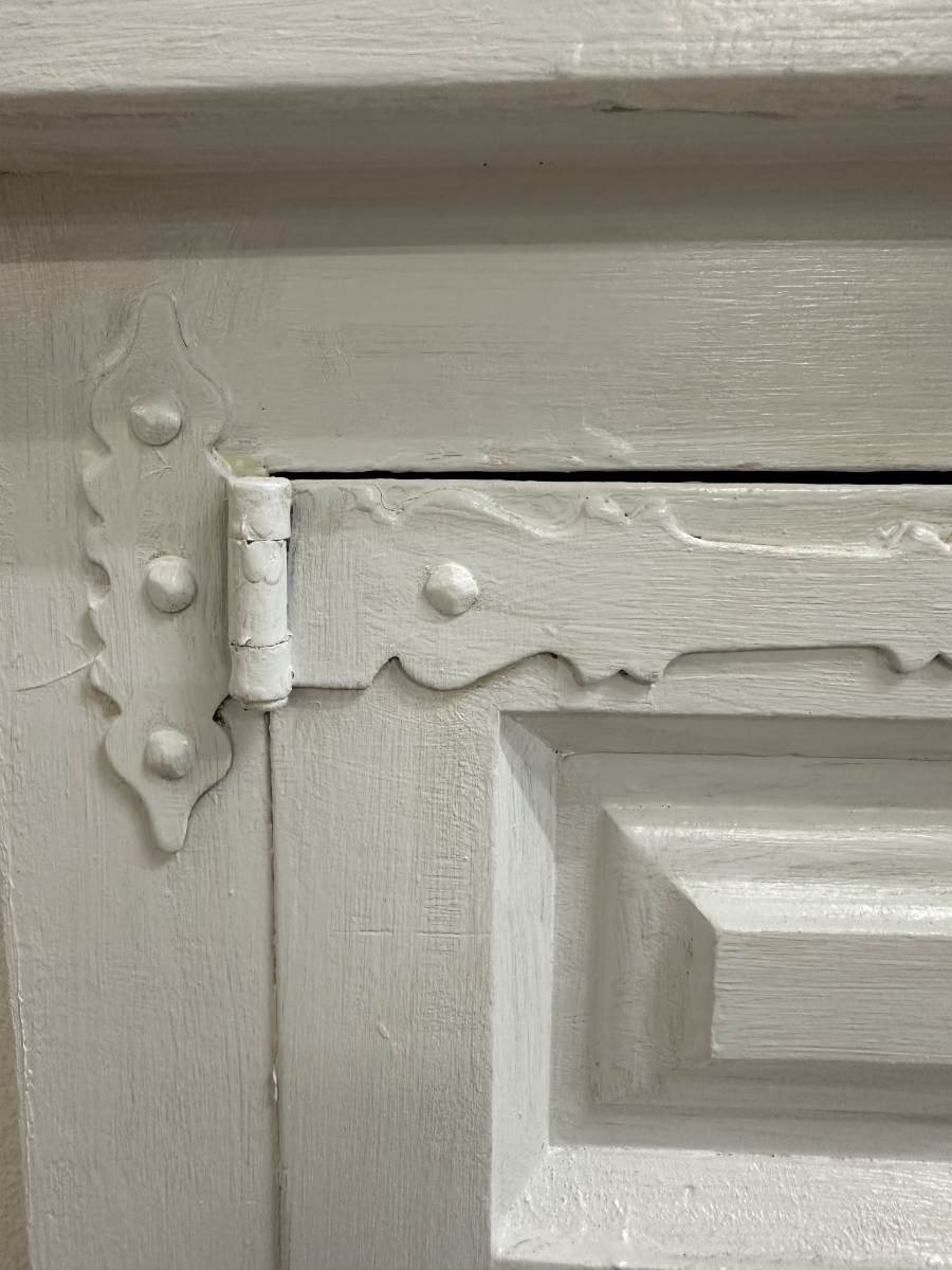 Vintage Spanische Kommode in Weiss mit 2 Türen und 3 Ablageböden – Bild 8