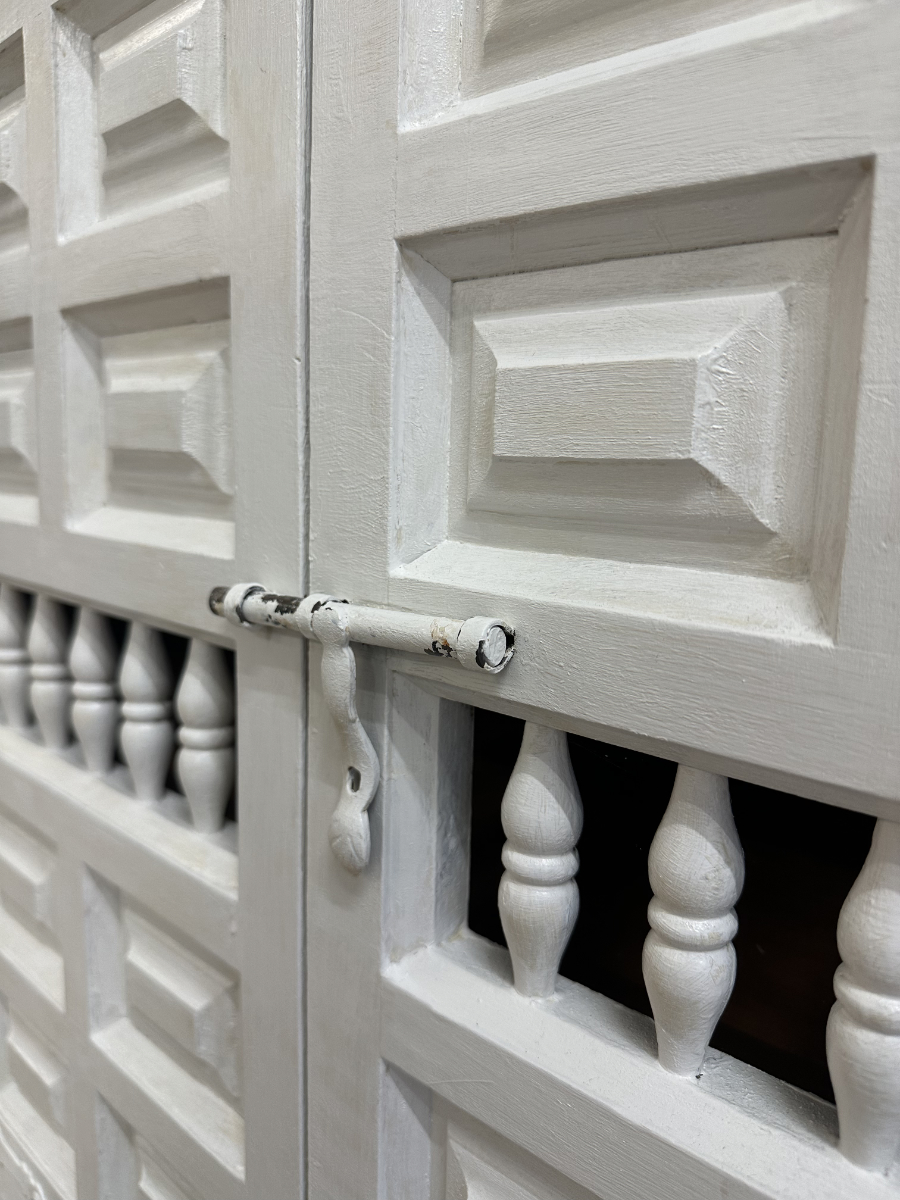 Vintage Spanische Kommode in Weiss mit 2 Türen und 3 Ablageböden – Bild 7
