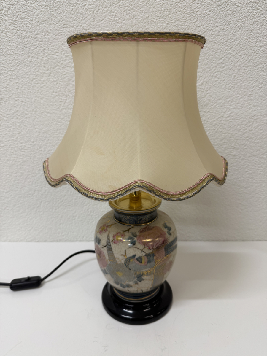 Vintage japanische Tischlampe mit Keramikfuss und Stoffschirm – Bild 2