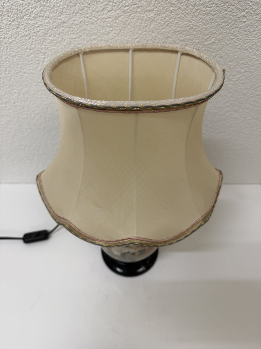 Vintage japanische Tischlampe mit Keramikfuss und Stoffschirm – Bild 3