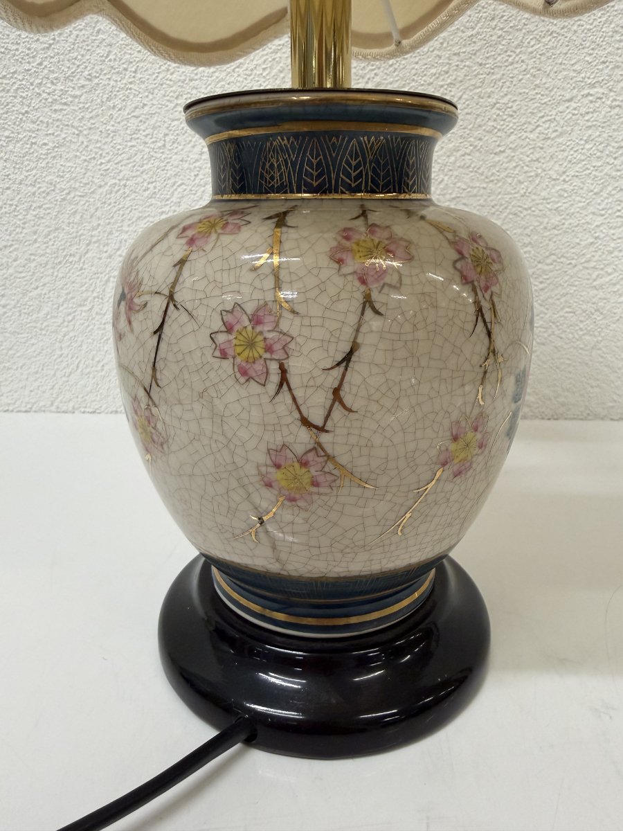 Vintage japanische Tischlampe mit Keramikfuss und Stoffschirm – Bild 9
