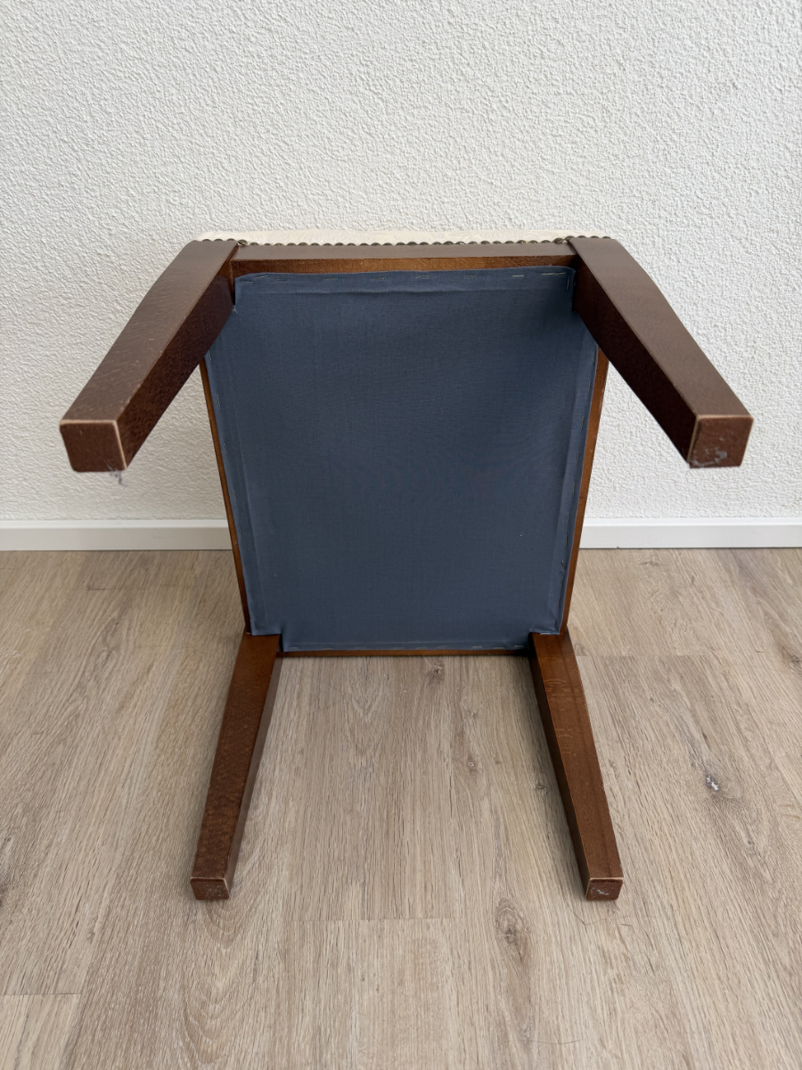 Polsterhocker aus Holz mit floralem Stoffbezug in Creme – Bild 6