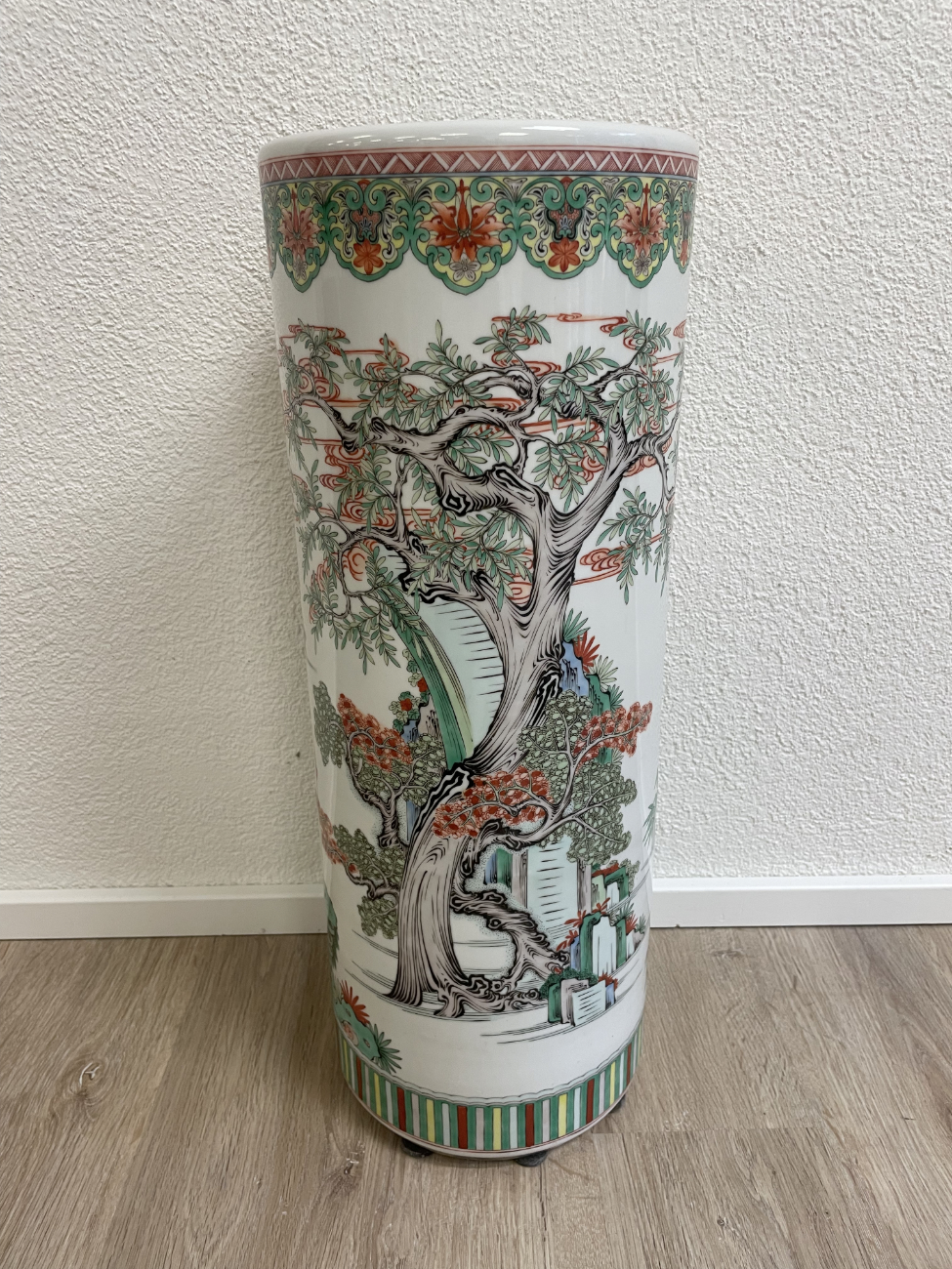 Vintage Chinesischer Porzellan Schirmständer mit Figurenmotiv – Bild 4