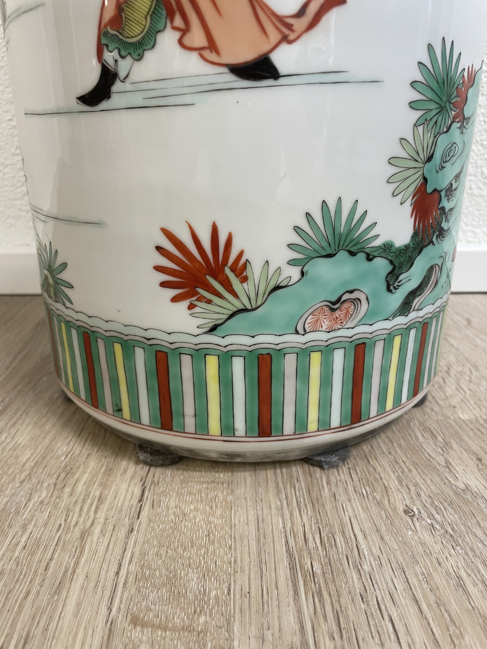 Vintage Chinesischer Porzellan Schirmständer mit Figurenmotiv – Bild 9