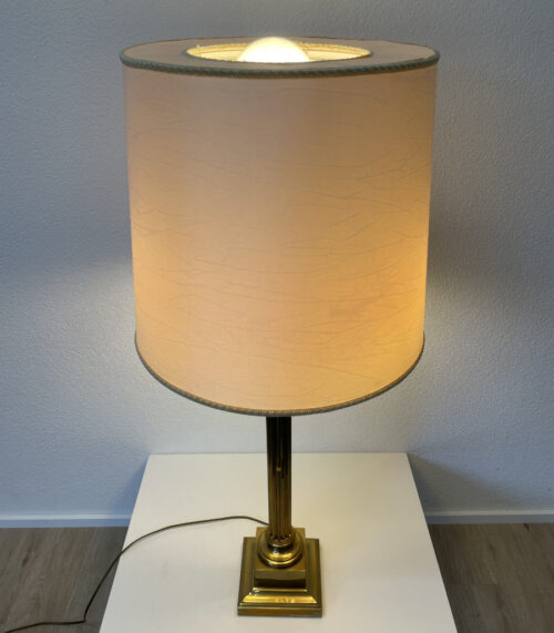 Vintage neoklassische dreiflammige Tischlampe aus Messing mit Stoffschirm