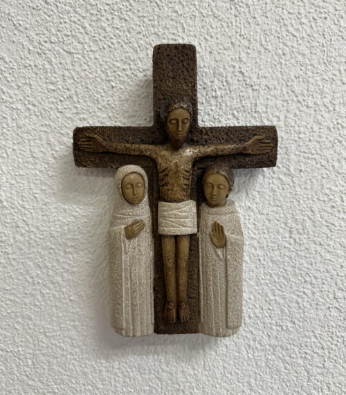 Sakrales Wandrelief „Maria und Johannes unter dem Kreuz“ aus Dolomit von Betlehem