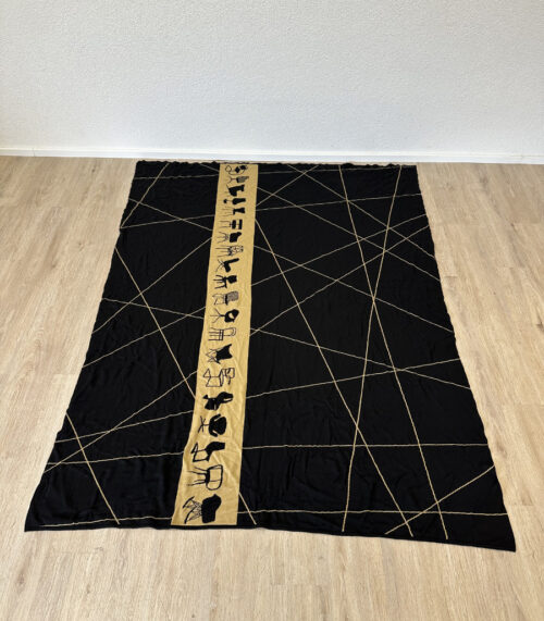 Reise nach Jerusalem Merino Wolldecke in Schwarz und Beige, Uppercase, Made in Germany