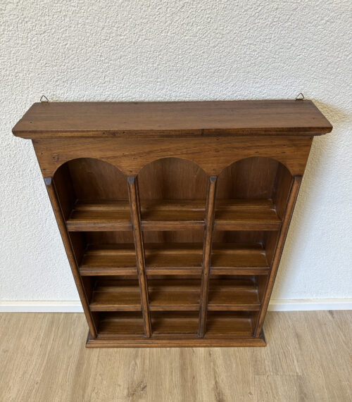 Vintage Wandregal aus Holz mit 9 Fächern im Apothekerschränkchen Stil