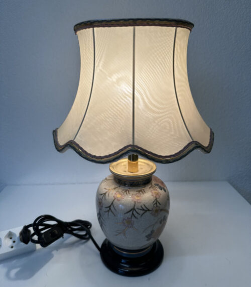 Vintage Tischlampe mit Craquelé-Keramikfuss und Stoffschirm