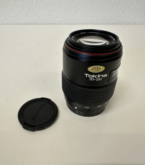Tokina AF Zoomobjektiv 70-210 mm 1:4–5.6 (Japan) inkl. Frontdeckel