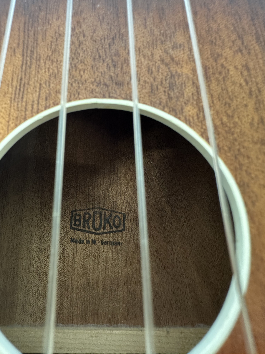 Vintage Brüko Ukulele aus Holz mit Tasche (Made in West-Germany) – Bild 8