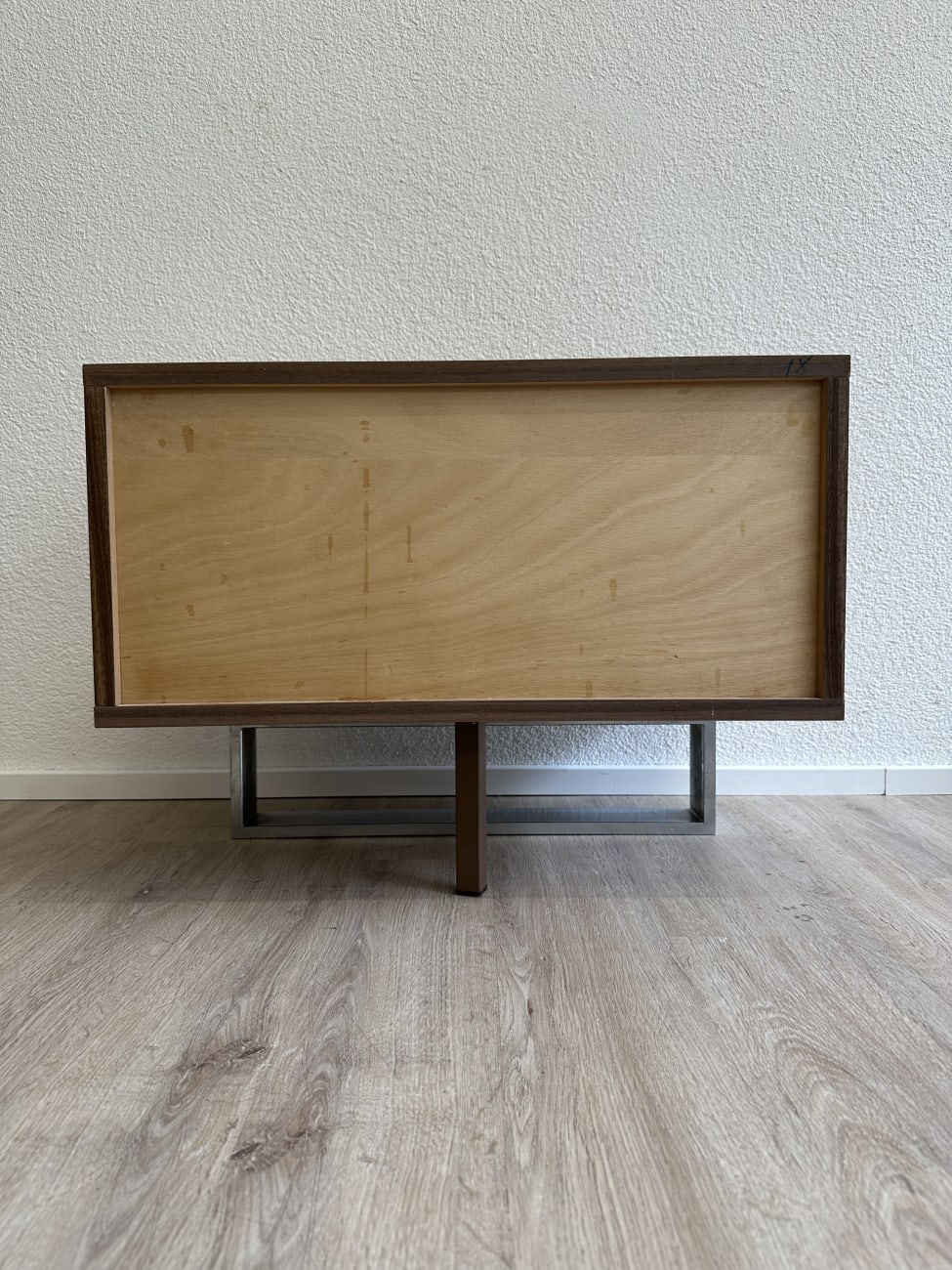 Vintage Nachttisch 1970er mit 2 Schubladen auf Metallfuss