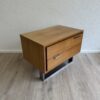 Vintage Nachttisch 1970er mit 2 Schubladen auf Metallfuss