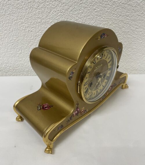 Vintage Tischuhr mit floraler Bemalung und römischen Ziffern