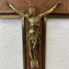 Wandkreuz aus Holz mit INRI Korpus aus Metall