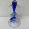 Moderne Glasfigur Delfin transparent mit blauen Akzenten