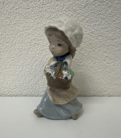 Porzellanfigur Cascades Mädchen mit Korb Made in Spain