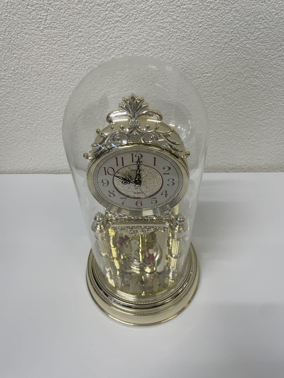 Vintage Seiko Glastischuhr mit Figuren und Glasgehäuse