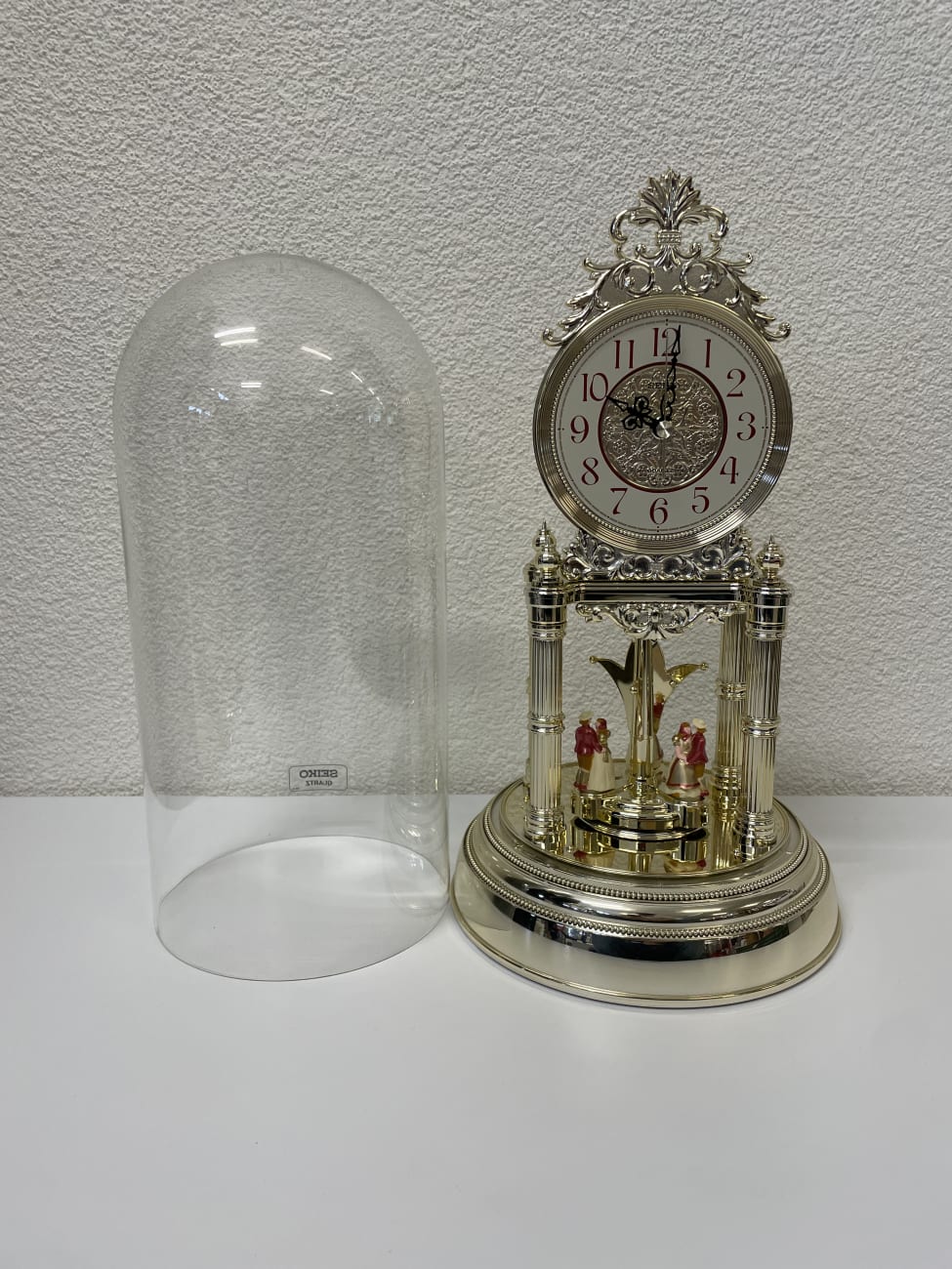 Vintage Seiko Glastischuhr mit Figuren und Glasgehäuse