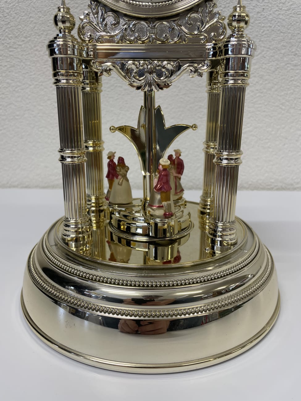 Vintage Seiko Glastischuhr mit Figuren und Glasgehäuse