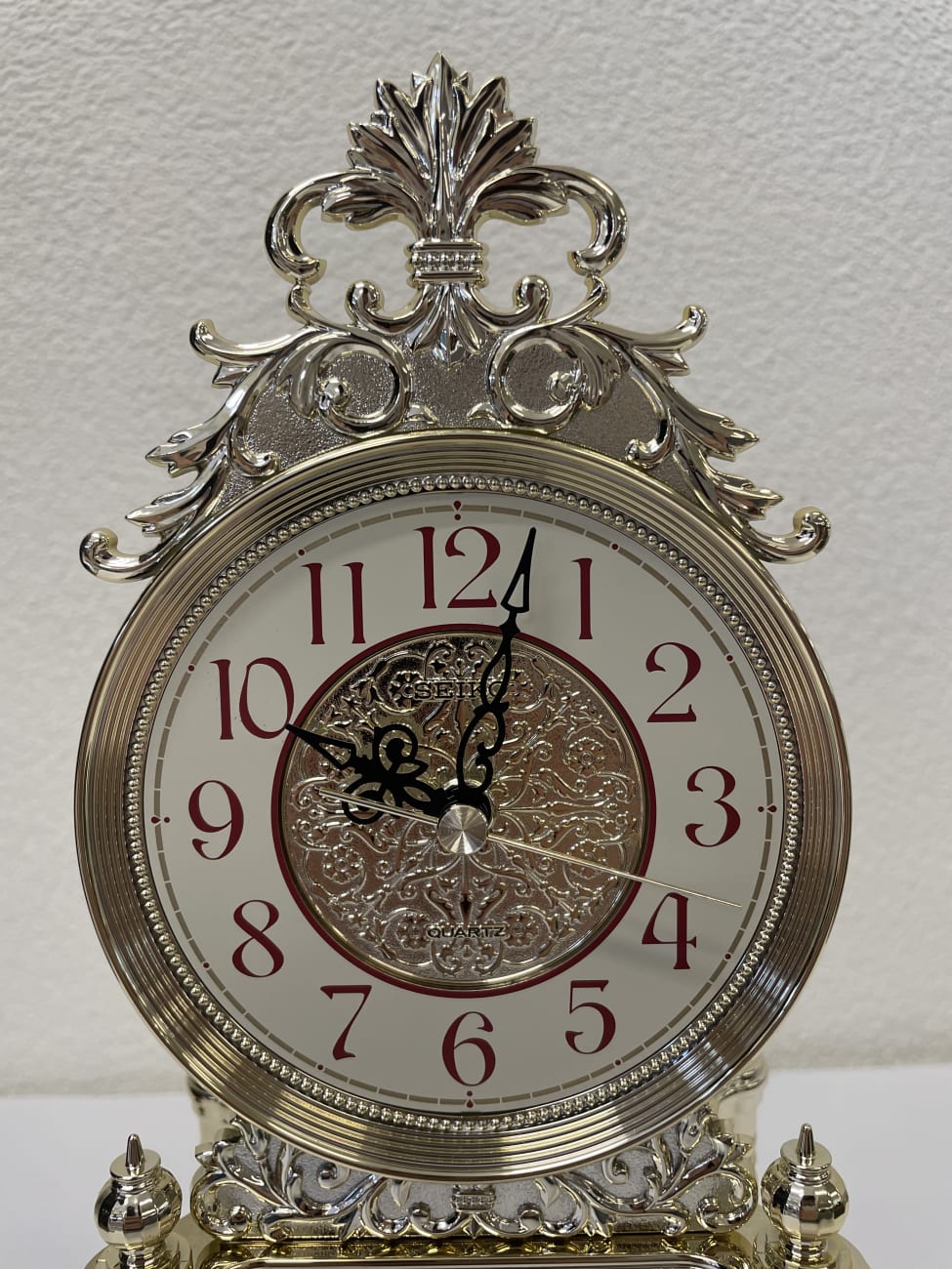 Vintage Seiko Glastischuhr mit Figuren und Glasgehäuse