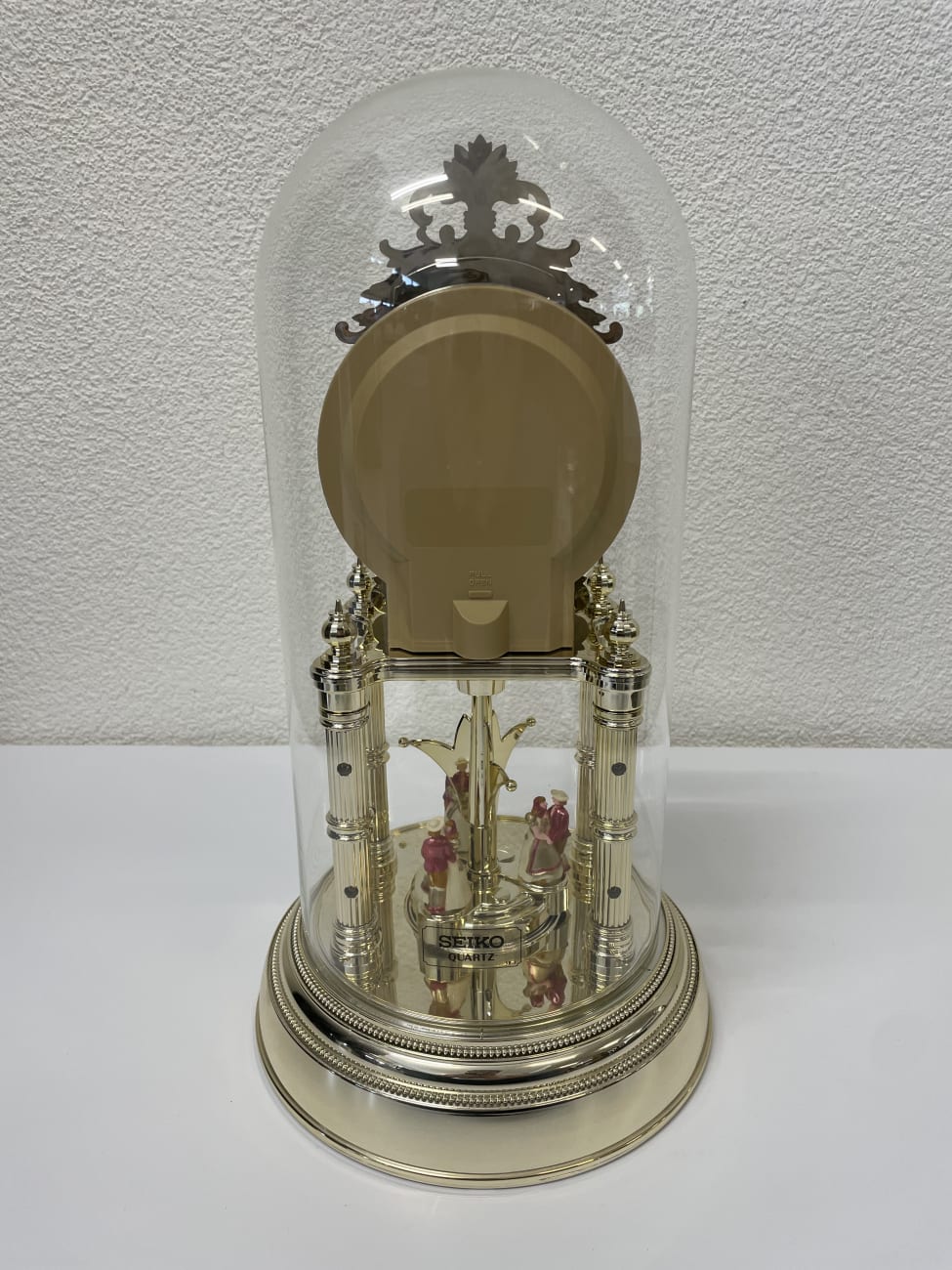 Vintage Seiko Glastischuhr mit Figuren und Glasgehäuse