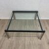 Moderner Glas-Couchtisch mit Metallgestell quadratisch