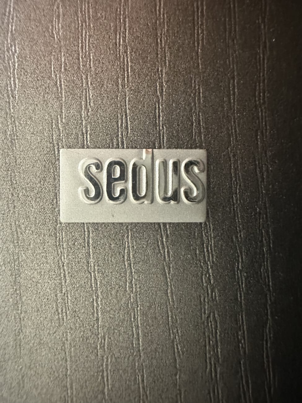 Büroschrank mit Schiebetüren sedus schwarz mit Holzplatte