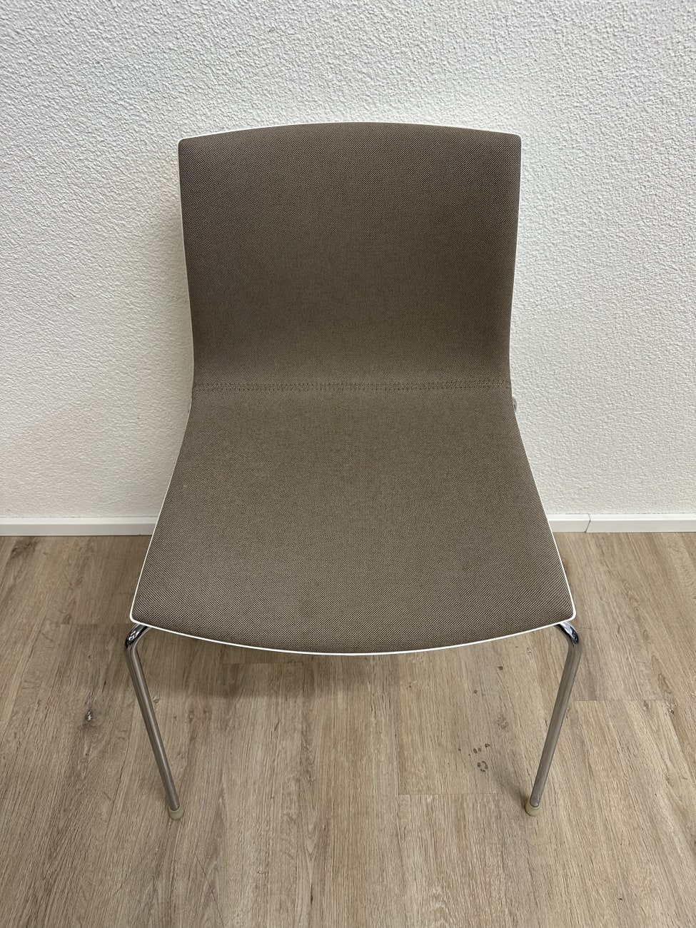 Vintage Freischwinger Stuhl arper mit braunem Sitz