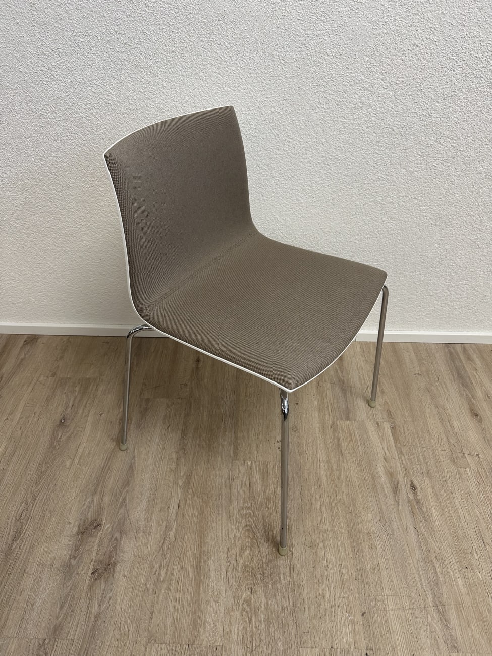 Vintage Freischwinger Stuhl arper mit braunem Sitz