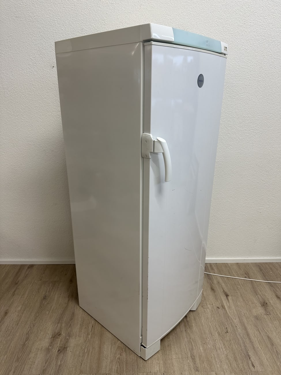 Electrolux Standgefrierschrank mit Glasablagen