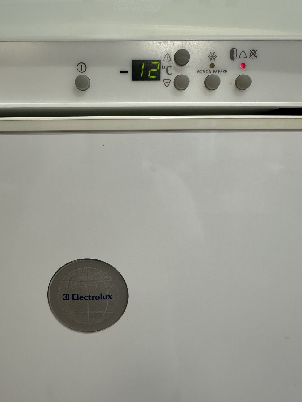 Electrolux Standgefrierschrank mit Glasablagen