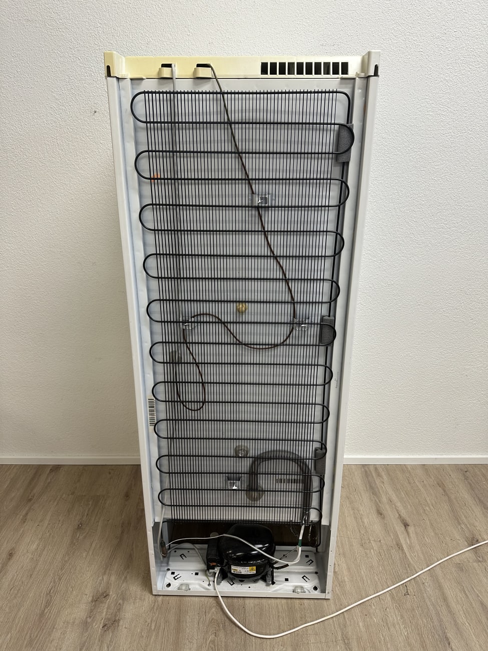 Electrolux Standgefrierschrank mit Glasablagen