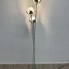 Moderne Stehlampe mit drei Blütenleuchten Briloner