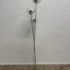 Moderne Stehlampe mit drei Blütenleuchten Briloner
