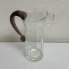 Vintage Glas-Karaffe mit violettem Henkel und Rillenoptik