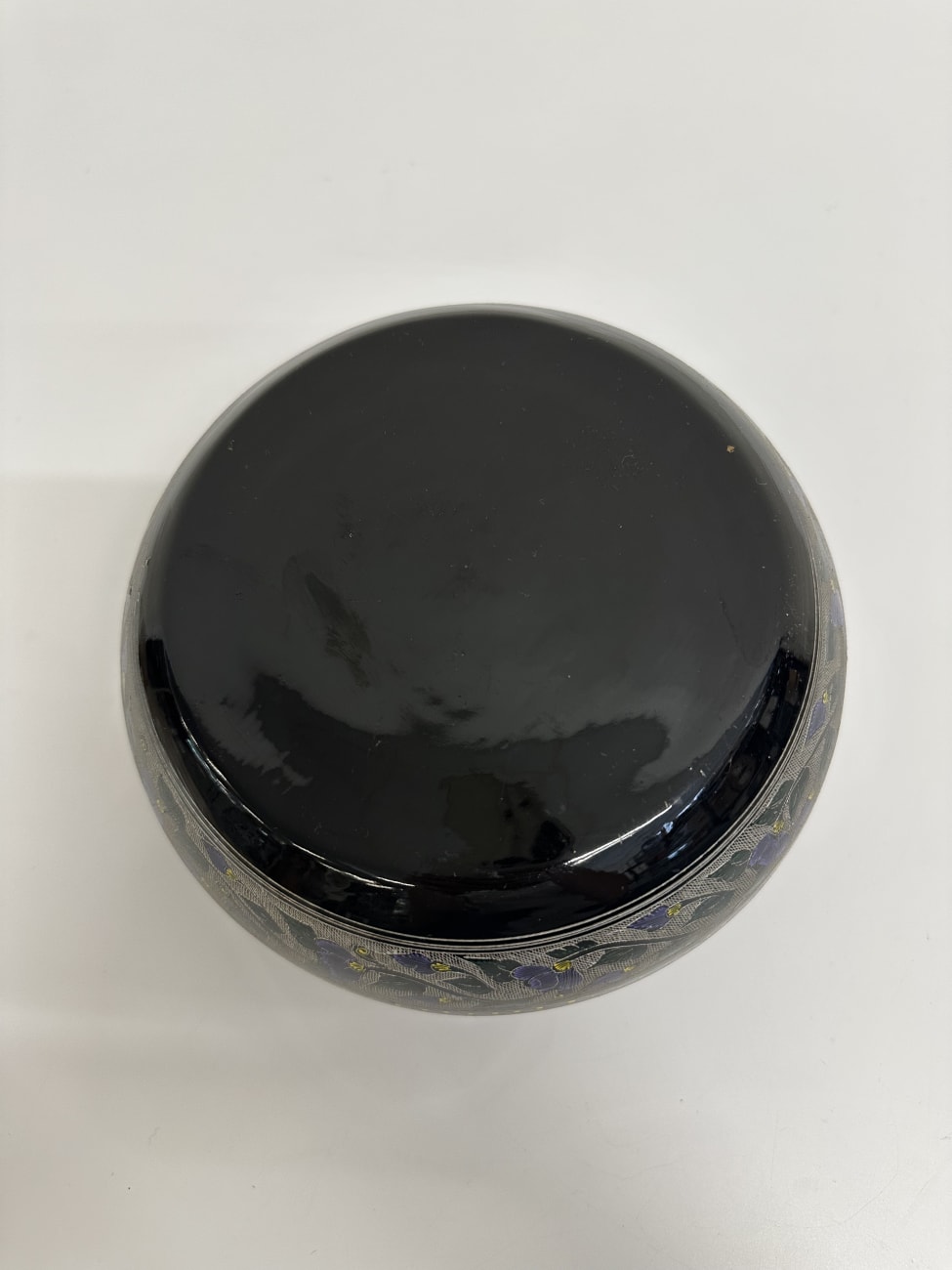 Vintage Dosen Set mit floralen Mustern in Schwarz