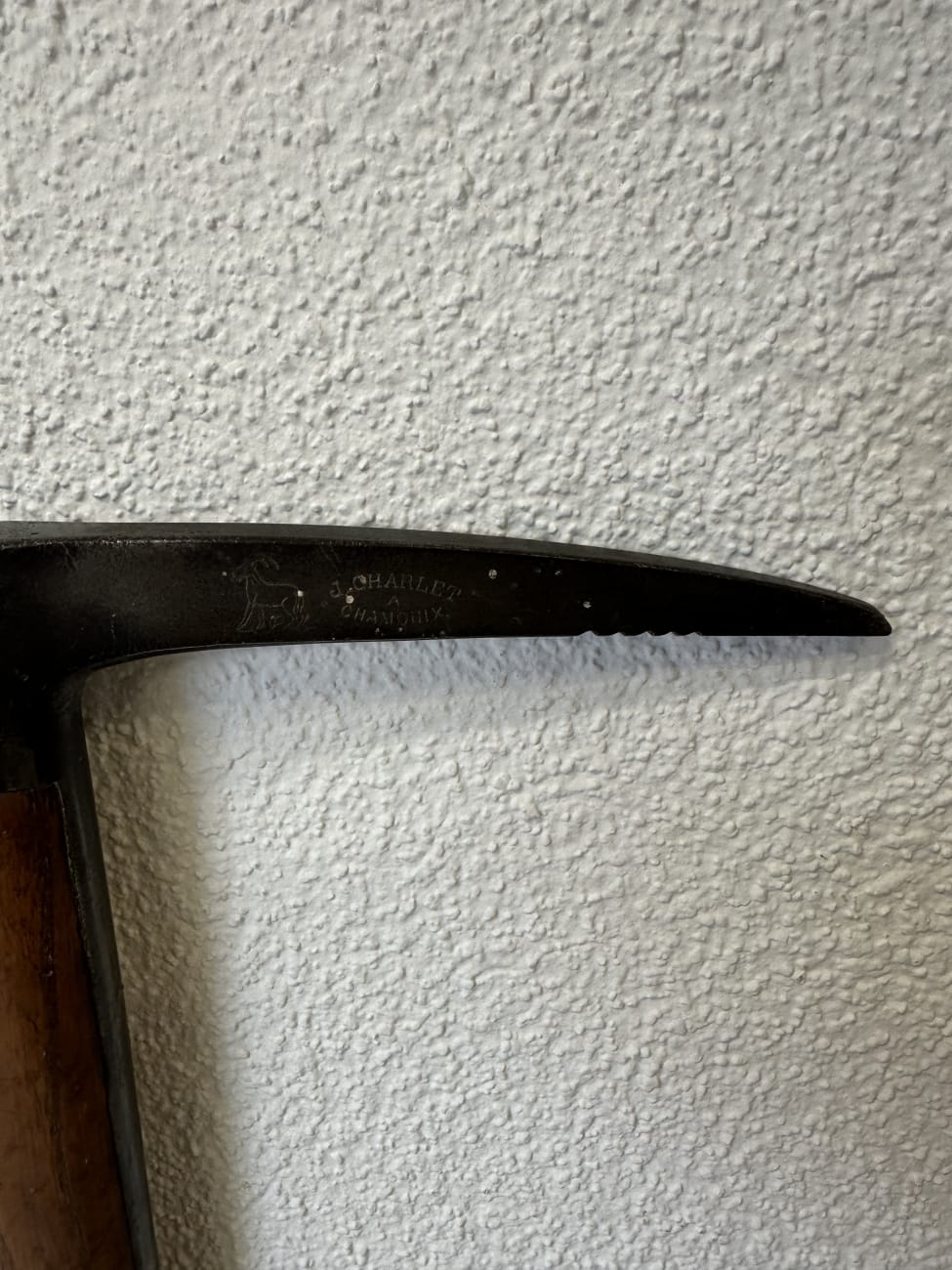 Vintage Eispickel J. Charlet Chamonix mit Holzgriff