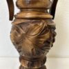 Vintage Holzvase mit geschnitzten Trauben und seitlichen Griffen