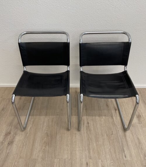 Vintage Freischwinger Stuehle schwarz Kunstleder verchromt