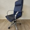 Moderner Bürostuhl in Dunkelblau mit Metallfuss