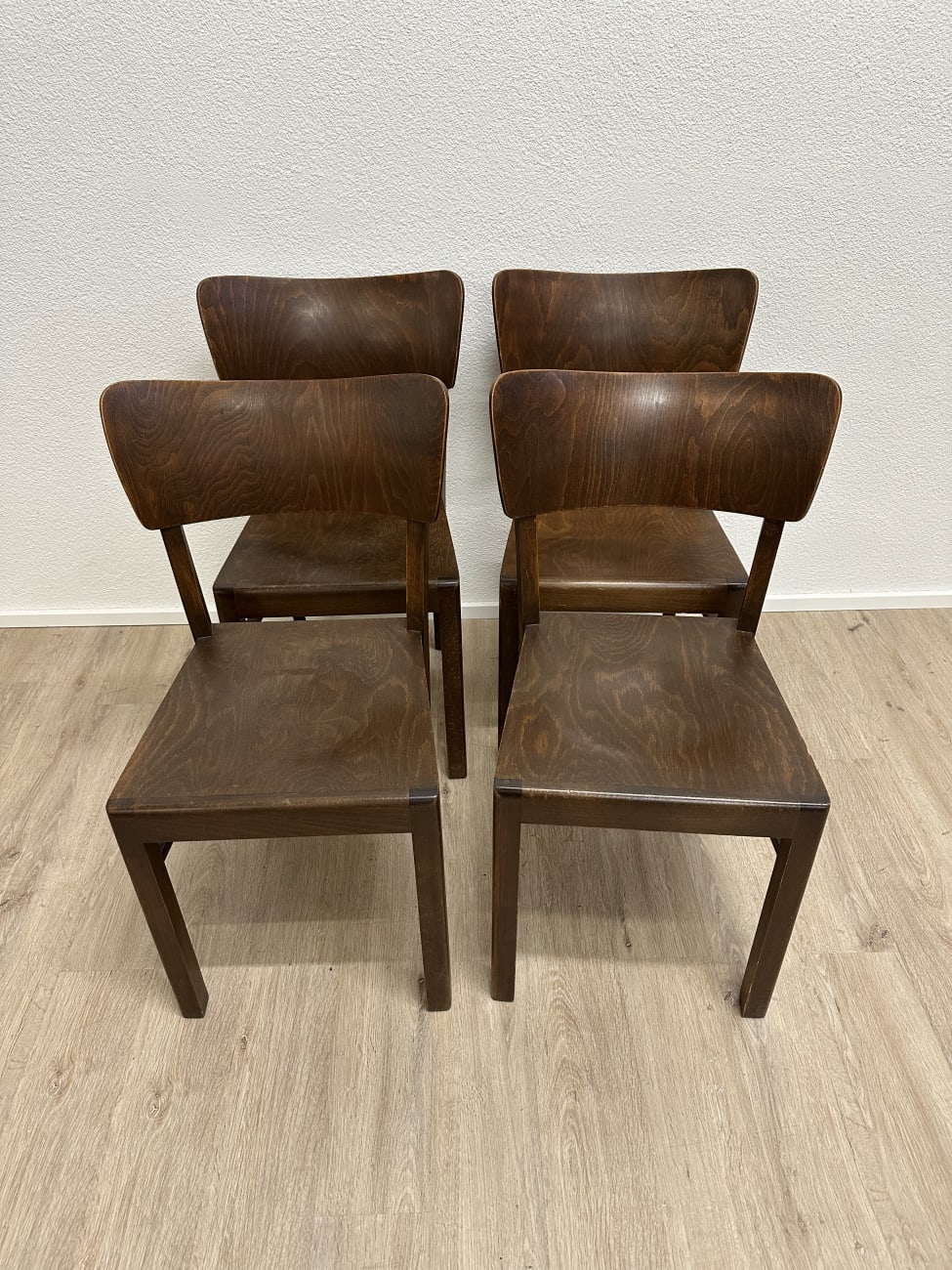 Esszimmerstuhl dunkelbraun mit ergonomischer Rückenlehne